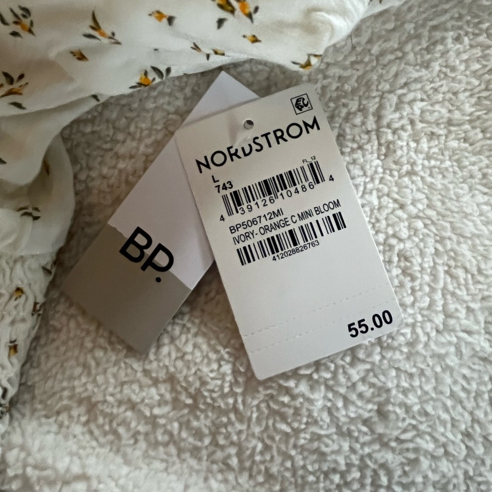 Nordstrom BP Ivory Dress with Puff Sleeves and Detailed Floral Bursts Juniors L - Picture 14 of 16
